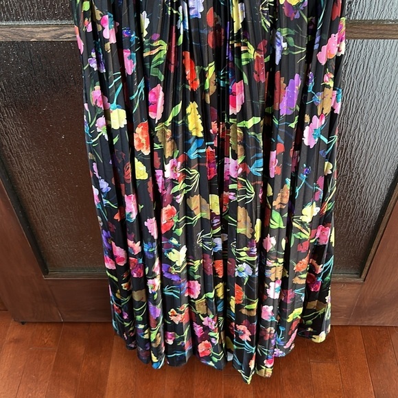 AIIFOS
Adriana Gown size 12
$795 original - Picture 13 of 14